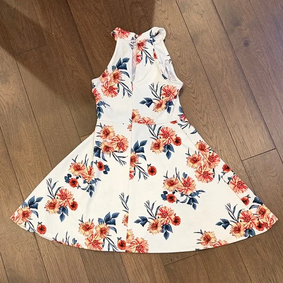 No Boundaries Coral and White Floral Halter Neck Juniors Dress Small C3-022 - Picture 5 of 5